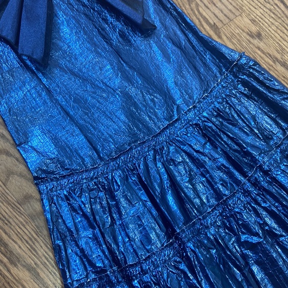 Super adorable party blue metallic looking dresss with big bow - Picture 4 of 4